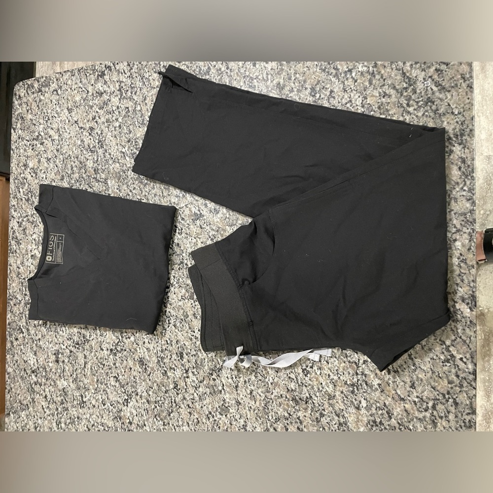 Figs set size small + VV sweatshirt